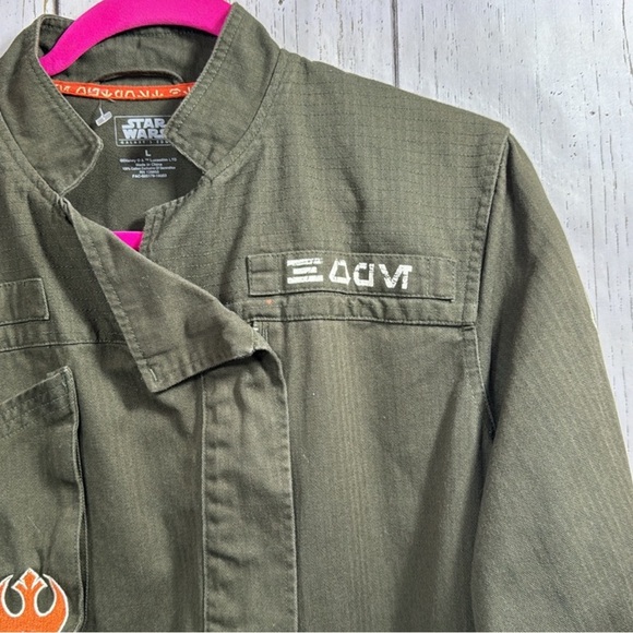 Disney Star Wars Galaxy Edge Resistance Logo
Olive Green Zip Up Rebels Jacket - Picture 4 of 10